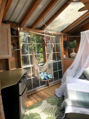 Gorgeous Tree House Rental with Lake Views for Glamping in Texas