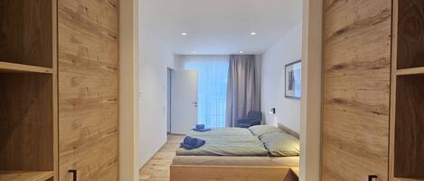 5 bedrooms, free WiFi, bed sheets