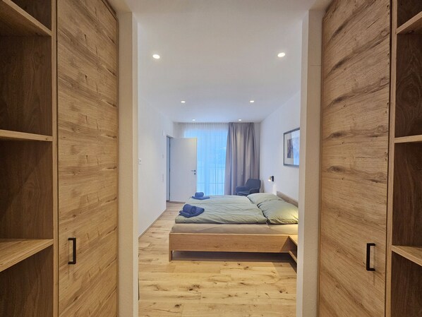 5 bedrooms, free WiFi, bed sheets