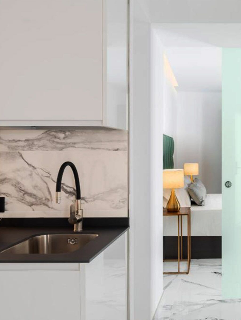 Secador de pelo, toallas, jabón y papel higiénico