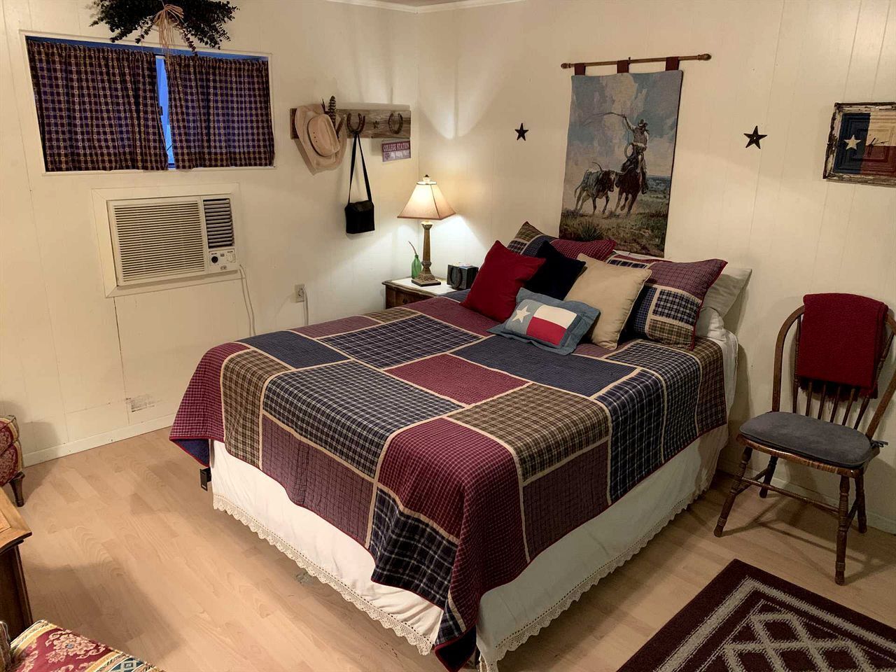 2 bedrooms, iron/ironing board, bed sheets