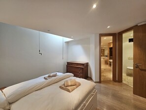 4 bedrooms, free WiFi, bed sheets