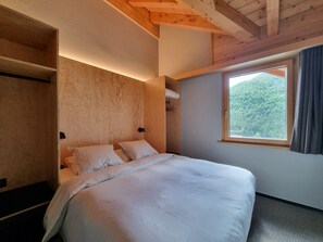 4 bedrooms, free WiFi, bed sheets