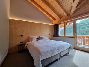 4 bedrooms, free WiFi, bed sheets