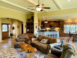 TV, DVD player - Peaceful Guadalupe River Retreat, Boerne, Texas (Boerne)