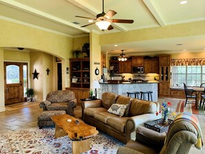 TV, DVD player - Peaceful Guadalupe River Retreat, Boerne, Texas (Boerne)