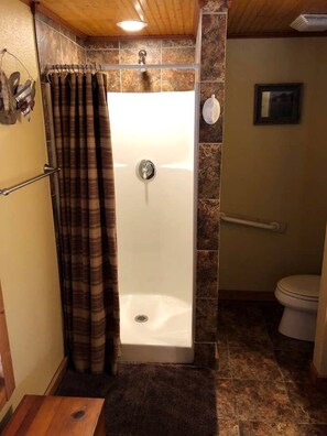 Banyera d'hidromassatge, tovalloles, sabó i xampú 