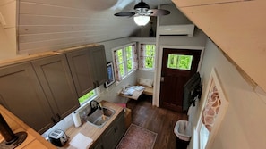 Coffee/tea maker, fridge, oven, stovetop - Suches Glamping Escape in Pet-Friendly Tiny House Rental for Two (Suches)