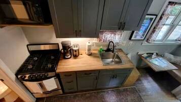 Fridge, stovetop, coffee/tea maker, toaster