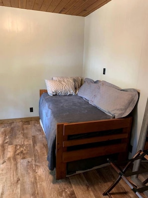 4 Schlafzimmer, Schreibtisch, Bügeleisen/Bügelbrett, WLAN