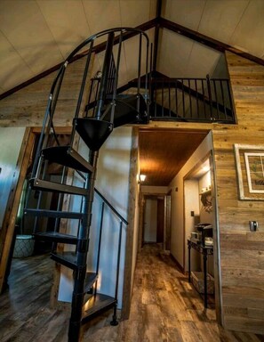 Interior - Beautiful and Spacious Texas Hill Country Cottage for a San Antonio Vacation with the Family (Pipe Creek)
