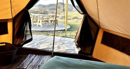Charming Bell Tent for Glamping Escapes to Montana