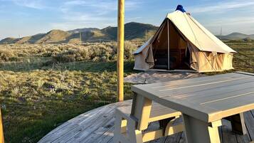 屋外ダイニングエリア