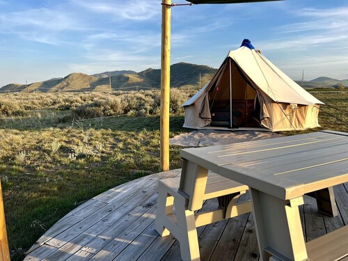 Charming Pet-Friendly Bell Tent for Glamping Escapes to Montana