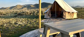 Charming Pet-Friendly Bell Tent for Glamping Escapes to Montana