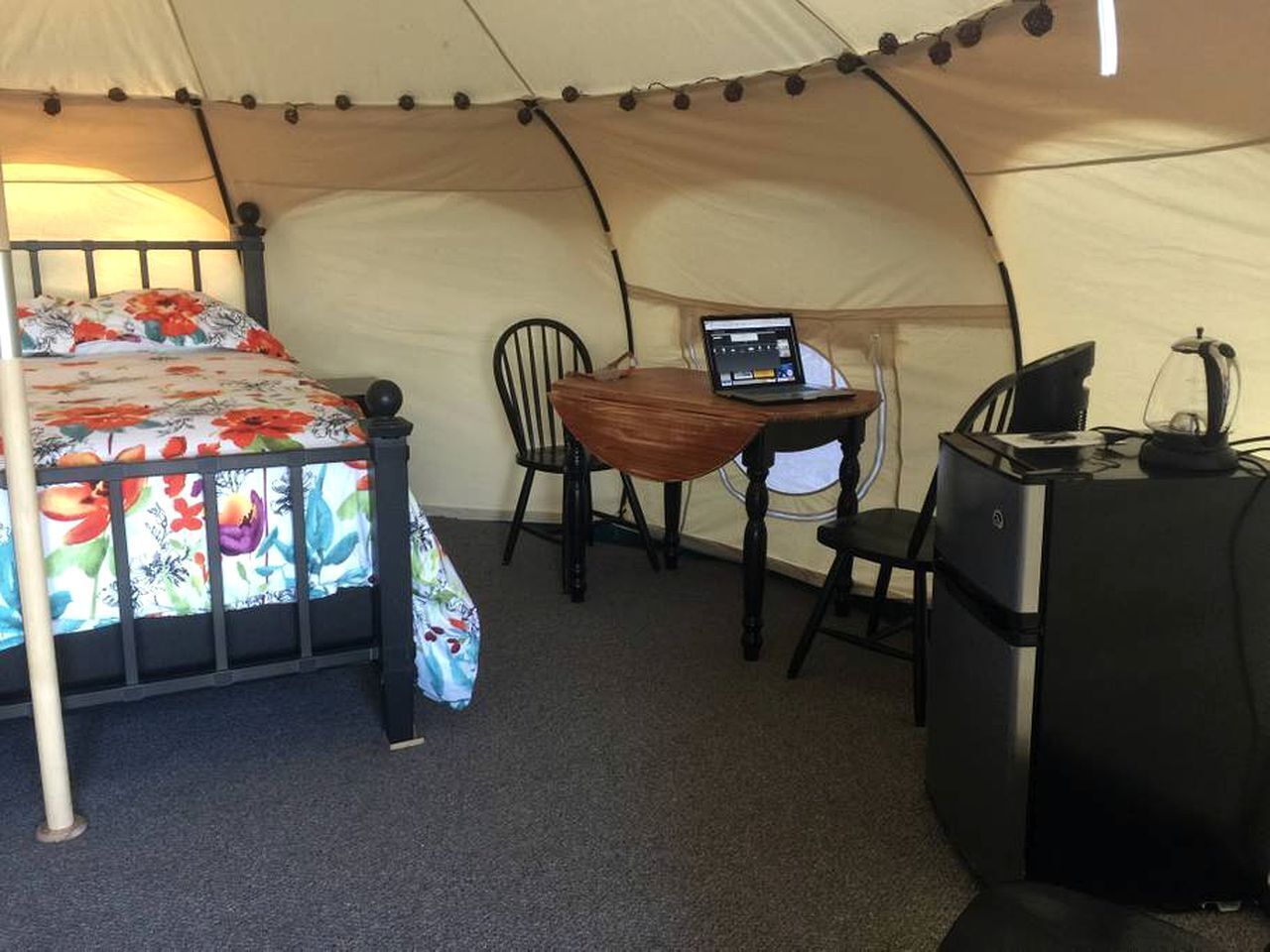 1 bedroom, desk, travel crib, WiFi