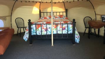 1 bedroom, desk, WiFi, bed sheets