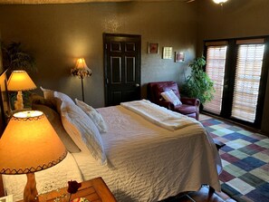 1 bedroom, desk, iron/ironing board, WiFi - Mountainside Bandera Accommodation Perfect for a Great Vacation in Texas (Bandera)