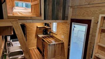 Fridge, microwave, coffee/tea maker, toaster