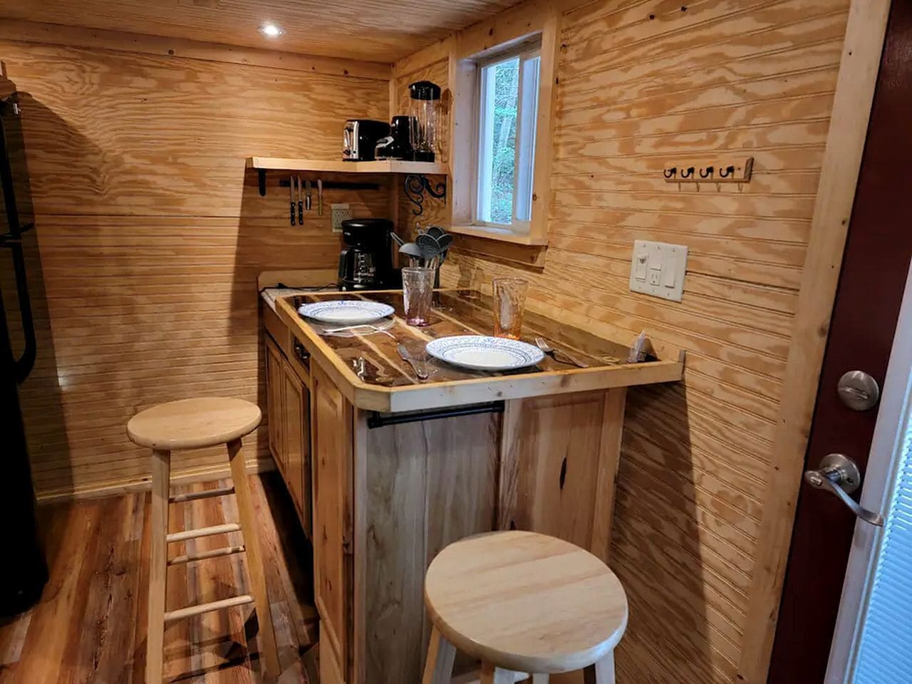 Frigorifero, microonde, macchina per tè/caffè, tostapane