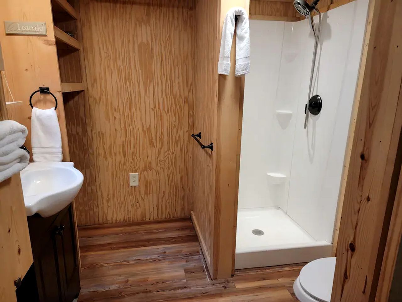 Hårtork, handdukar och toalettpapper