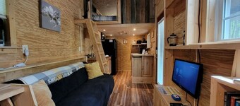Luxury Tiny Home with Hot Tub in Suches - Perfect for Intimate Getaways in Georgia
