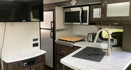 Tiny Caravan Great for Couples with Landscape Views in Idaho