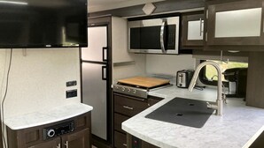Unclassified image, 5 of 12, button - Tiny Caravan Great for Couples with Landscape Views in Idaho (Saint Maries)