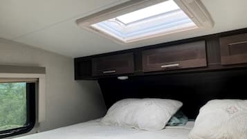 1 bedroom, bed sheets