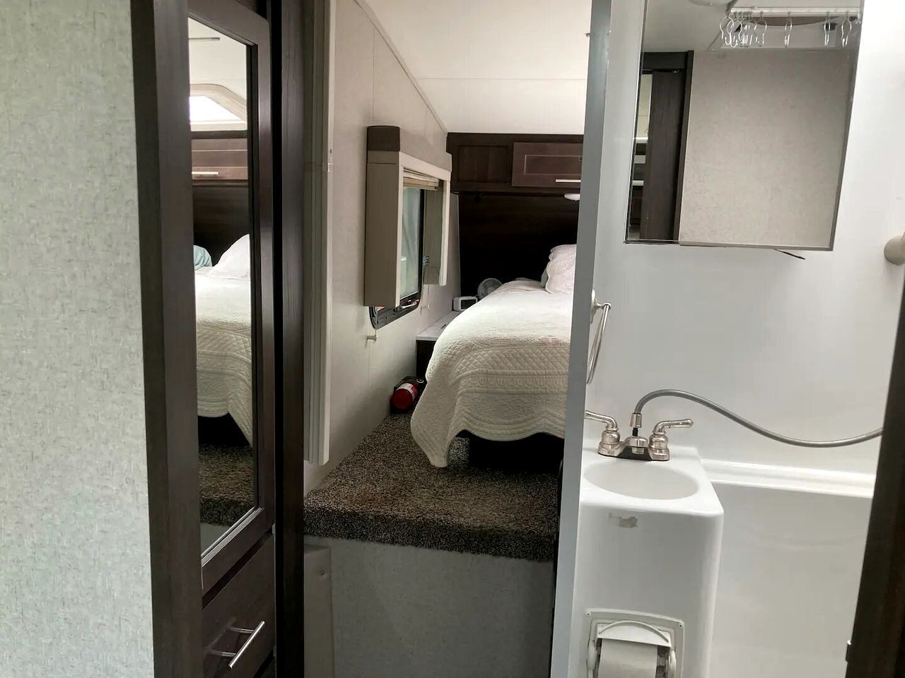 1 bedroom, bed sheets