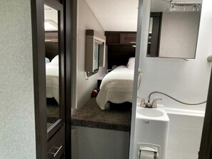 1 bedroom, bed sheets