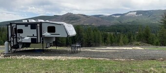 Tiny Caravan Great for Couples with Landscape Views in Idaho
