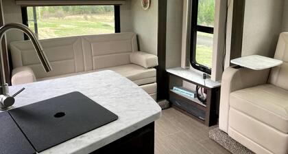 Tiny Caravan Great for Couples with Landscape Views in Idaho