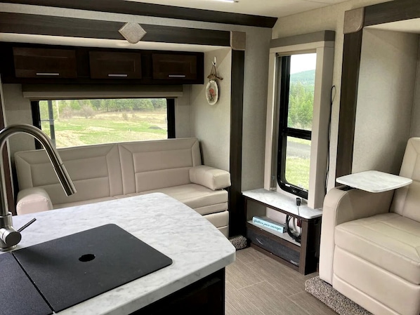 Interior - Tiny Caravan Great for Couples with Landscape Views in Idaho (Saint Maries)