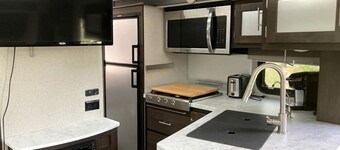 Tiny Caravan Great for Couples with Landscape Views in Idaho