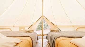 1 bedroom, bed sheets, wheelchair access