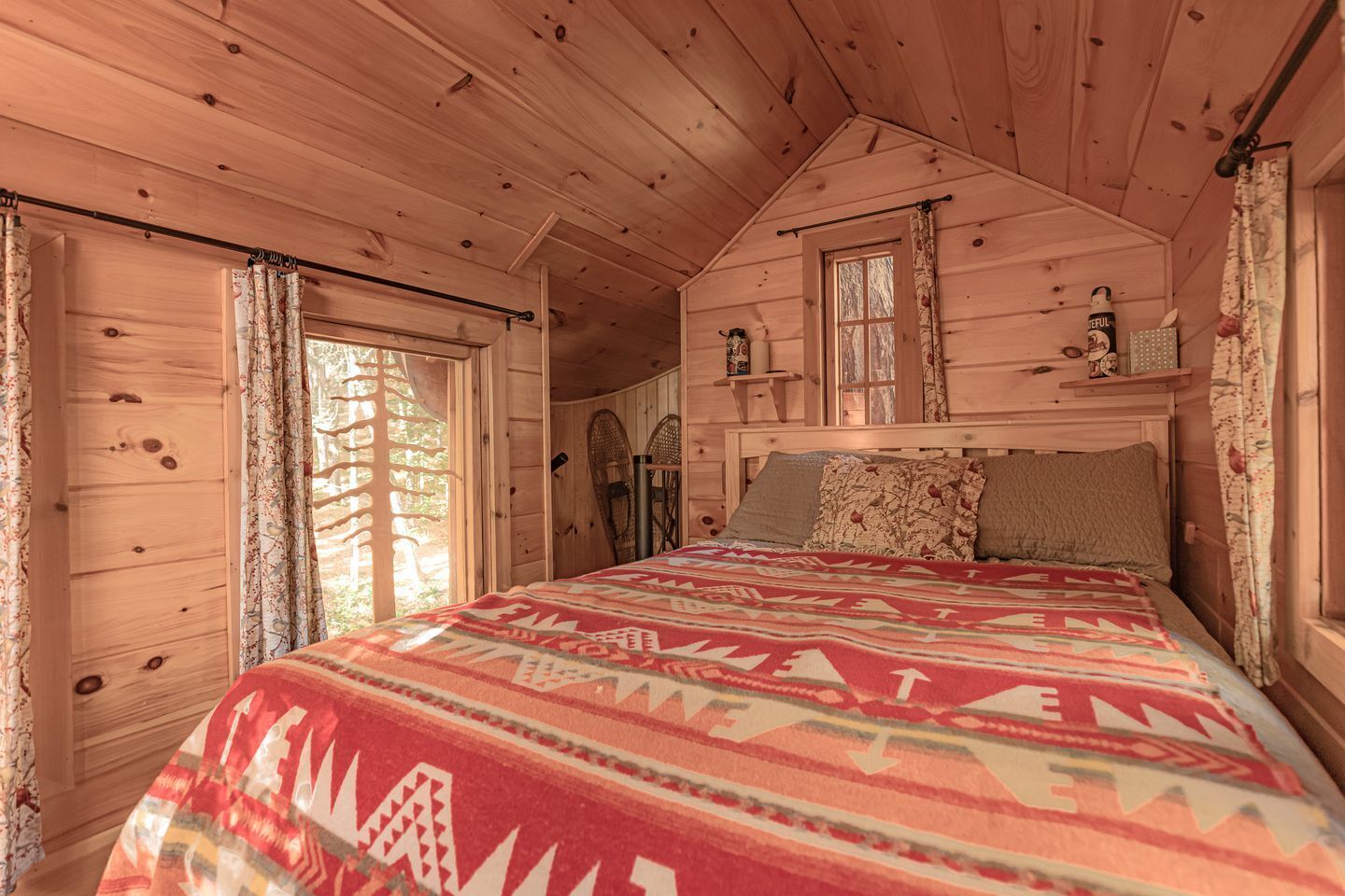 1 bedroom, bed sheets