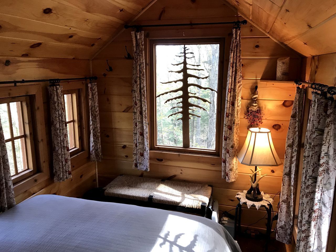 1 bedroom, bed sheets