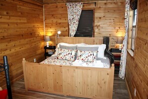 3 bedrooms, desk, iron/ironing board, WiFi