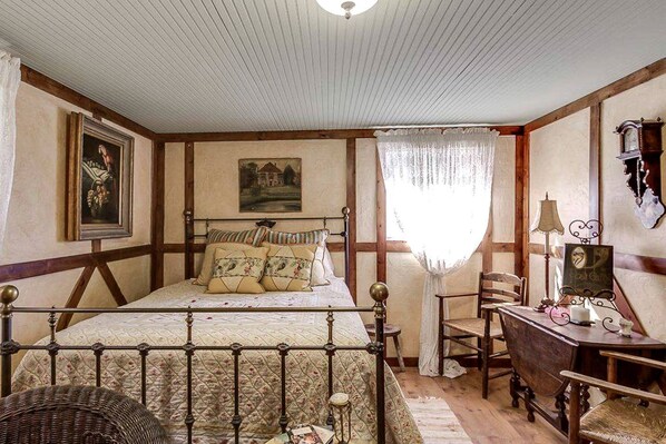 1 bedroom, desk, bed sheets