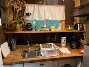 Fridge, coffee/tea maker, toaster, blender