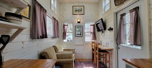 TV - Georgia Glamping Escape for Two in this Lovely Tiny House in Suches (Suches)
