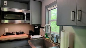 Fridge, microwave, stovetop, coffee/tea maker - Amazing Pet-Friendly Tiny House Rental with Hot Tub in the Chattahoochee National Forest, Georgia (Suches)
