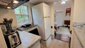 Coffee/tea maker, fridge, cookware/dishes/utensils - Gorgeous Georgia Glamping Rental for Two in the Chattahoochee National Forest (Suches)