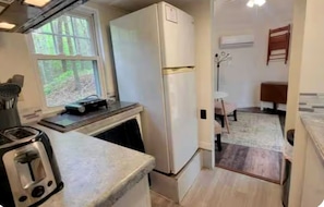 Coffee/tea maker, fridge, cookware/dishes/utensils - Gorgeous Georgia Glamping Rental for Two in the Chattahoochee National Forest (Suches)