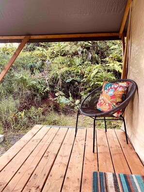 Terrace/patio - Luxurious Tent for a Romantic Getaway in Mountain View Village, Hawaii (Volcano)