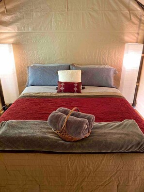 1 bedroom, WiFi, bed sheets - Luxurious Tent for a Romantic Getaway in Mountain View Village, Hawaii (Volcano)