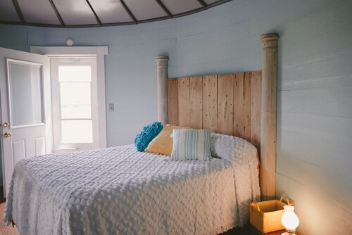 Converted Grain Silo for Unique Glamping Accommodation in Alvin, Illinois