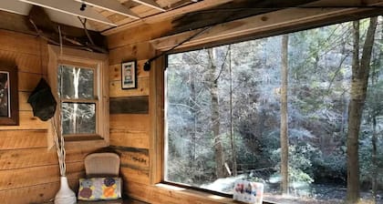 Wonderful Tree House Getaway on the Toccoa River, for Glamping in Suches, Georgia