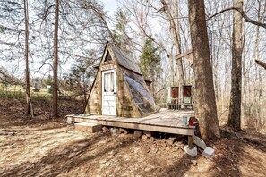 Terrace/patio - Off-Grid Experience in Cozy Mini A-Frame in Picturesque Tennessee (Grandview)
